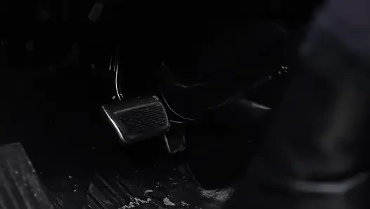 Yardım et, arabam karda mahsur kaldı.