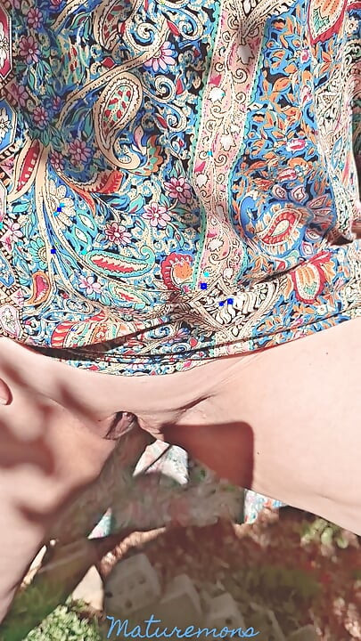 Horny mature, gaping in the garden.