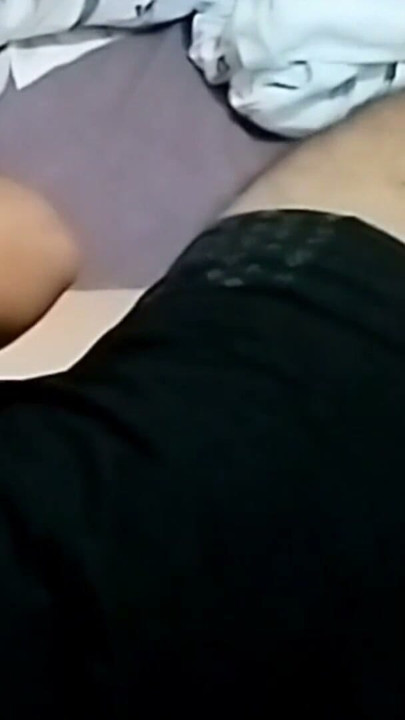 My wife wants to try vibrator on her creamy pussy . It's feel good real homemade couple trying new | Klip 1