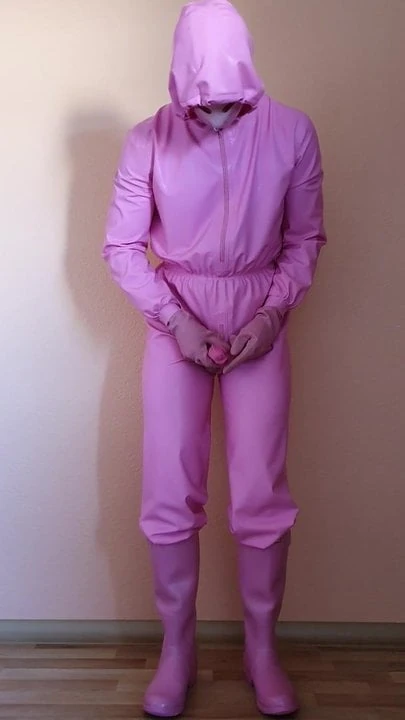 Gummiboy wanks his small penis in pink rubber and latex