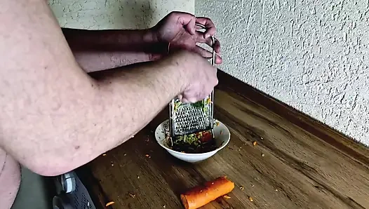 Ich will, dass du einen Salat aus den Karotten macht, mit den ich deinen Arsch gefickt habe.