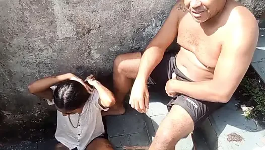 Трахаю свою падчерицу на лестнице