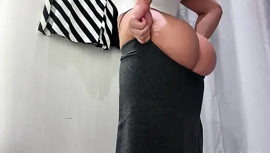 Murid seksi dengan pantat bahenol lagi asik rok mini