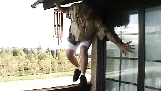 Sesi jilat dan fingering memek liar cewek hot rambut cokelat ini