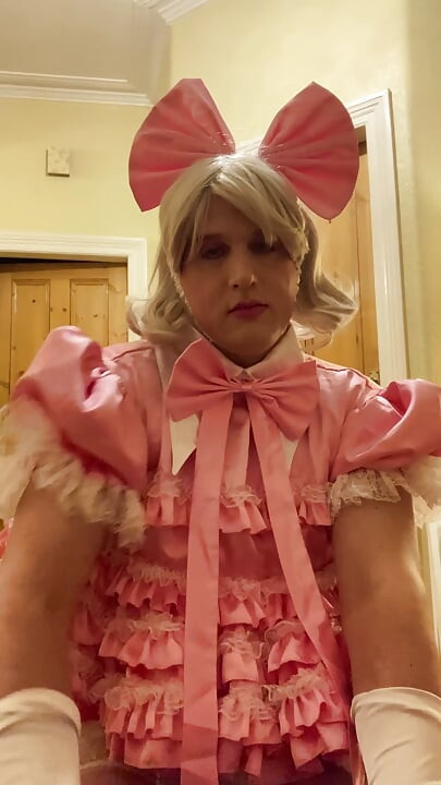Sissy Steph δείχνει τον κώλο της