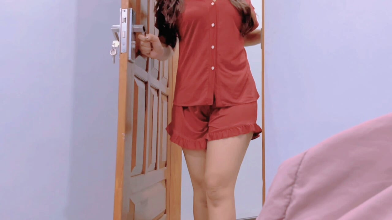 Tražim džeparac od svog očuha pod uvjetom da imam seks s djevojkom, ali ona je hiper