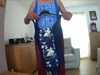 Crossdresser, blauer Badeanzug