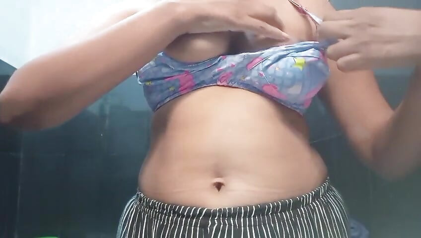 Sri Lankan Girl Musterbation in bath room with Dildo Lust with Big Boobs and wet Pussy