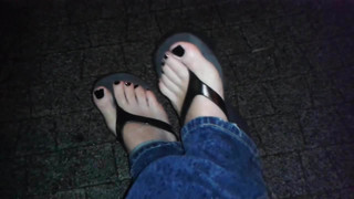 feet in flip flops