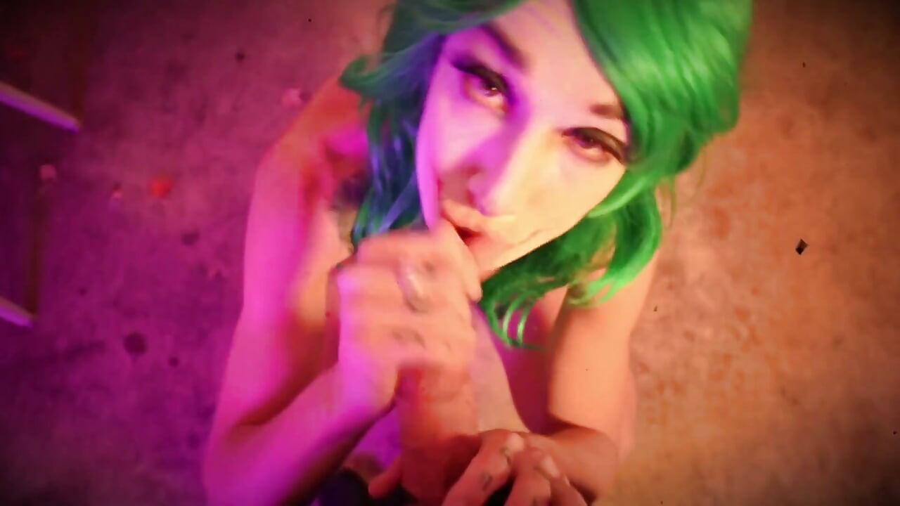 Joker lagi asik nyepong kontol dan dicrot di muka saat lagi cosplay