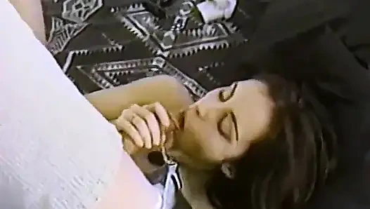 Sofia lagi asik nyepong kontol sebelum pantatnya dientot habis-habisan