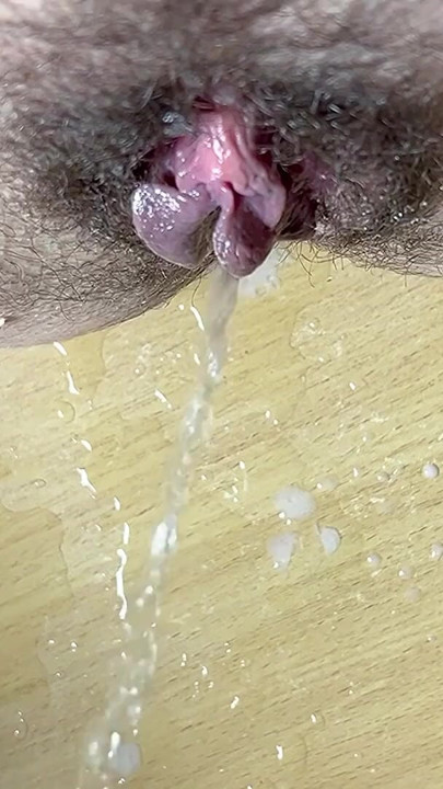 Crazy pussy linking with a toy makes me a big squirt!!! hot pussy eating!!! | Clip 1