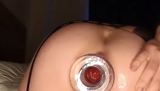 Ich gebe Dir eine Nahaufnahme am Inneren meines Arschlochs mit diesem clear Tunnelplug. Warum nicht mich selbst ein bisschen am ende fisten