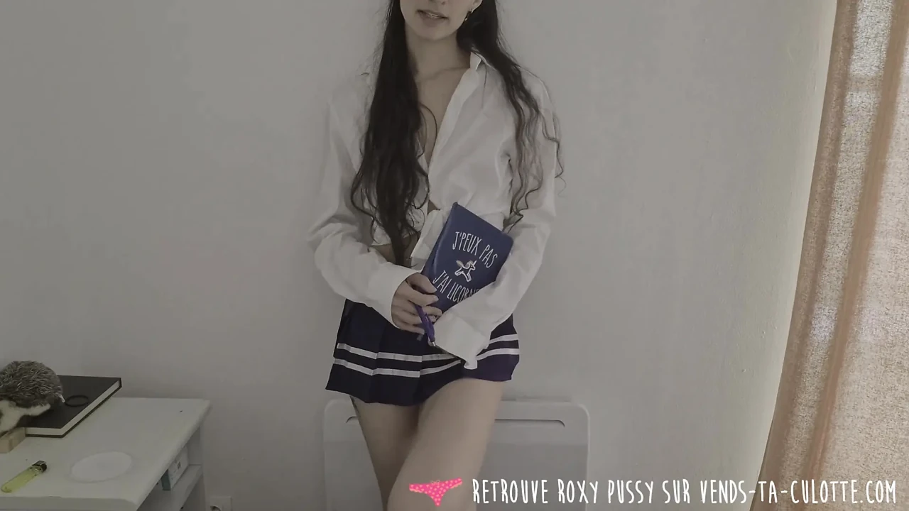 Vends-ta-culotte - Sexy French student excites her teacher to get a better grade