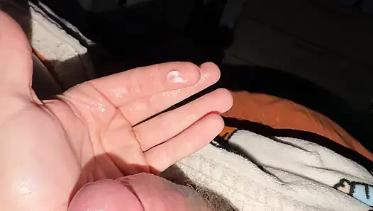 Kremsi ıslak 18 yaşındaki kız sabah yarakla uyanıyor