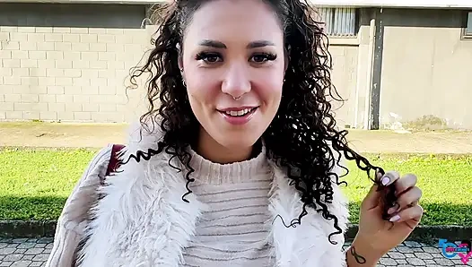 Farklı Pozisyonlarda Sevişen Efsaz İtalyan Kız, Bir Orospu Gibi Keyif Alıyor