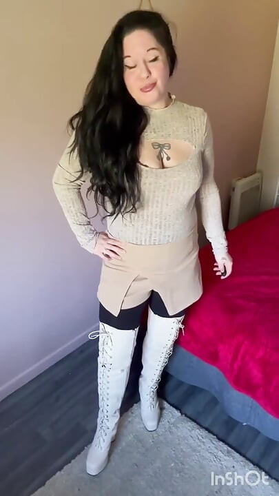 JOI merangkap pada but setinggi paha saya