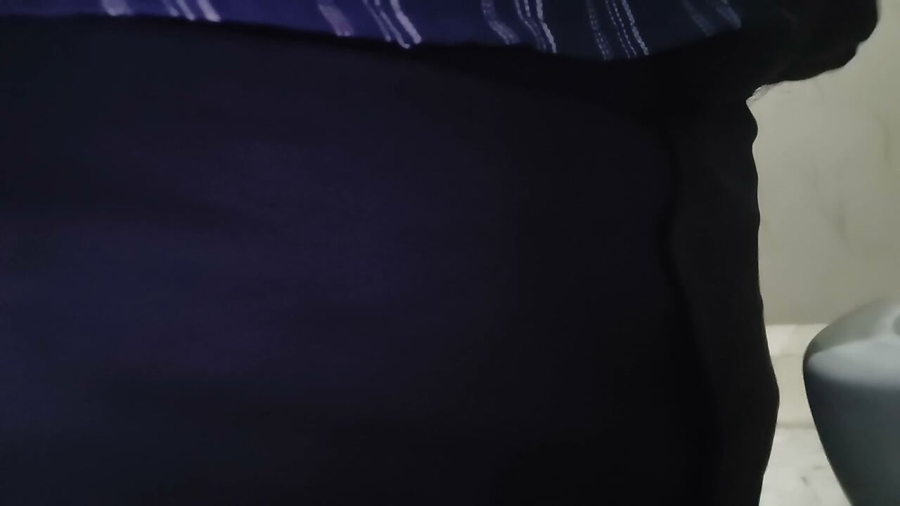 泰米尔人在公共厕所尿尿并手交