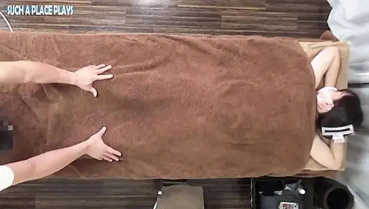 Kembali anggun, si cantik mungil dengan pesona dewasa minta dipijat dengan minyak panjang yang mewah - 1
