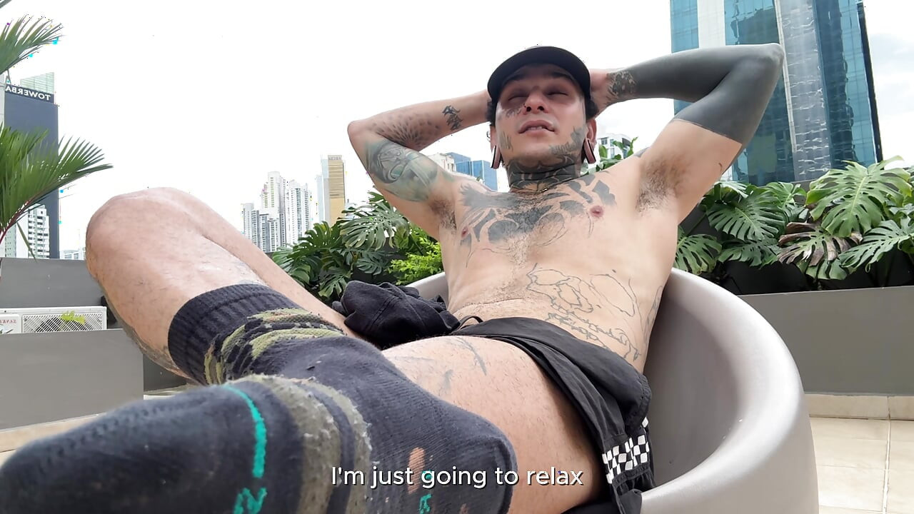 Il Macabreink Gigante Umilia Il Piccolo Umano In Pubblico