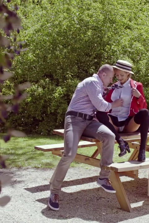 Saucy Latina Veronica Leal lubi intensywną akcję analną