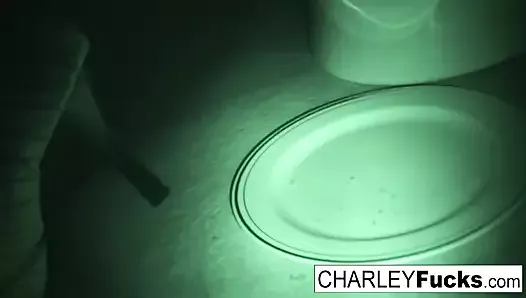 Секс Чарли в ночном видении в любительском видео