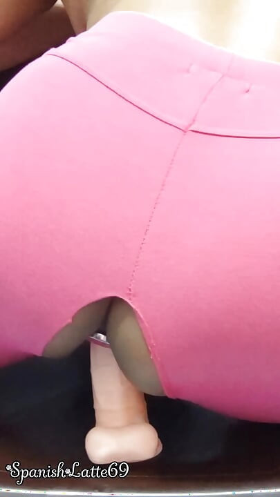馬來女孩戴著肛塞自慰