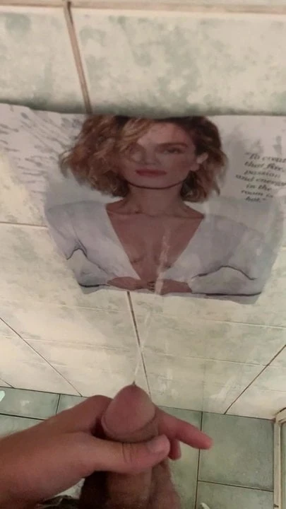 Pissing on Delta Goodrem (piss tribute)