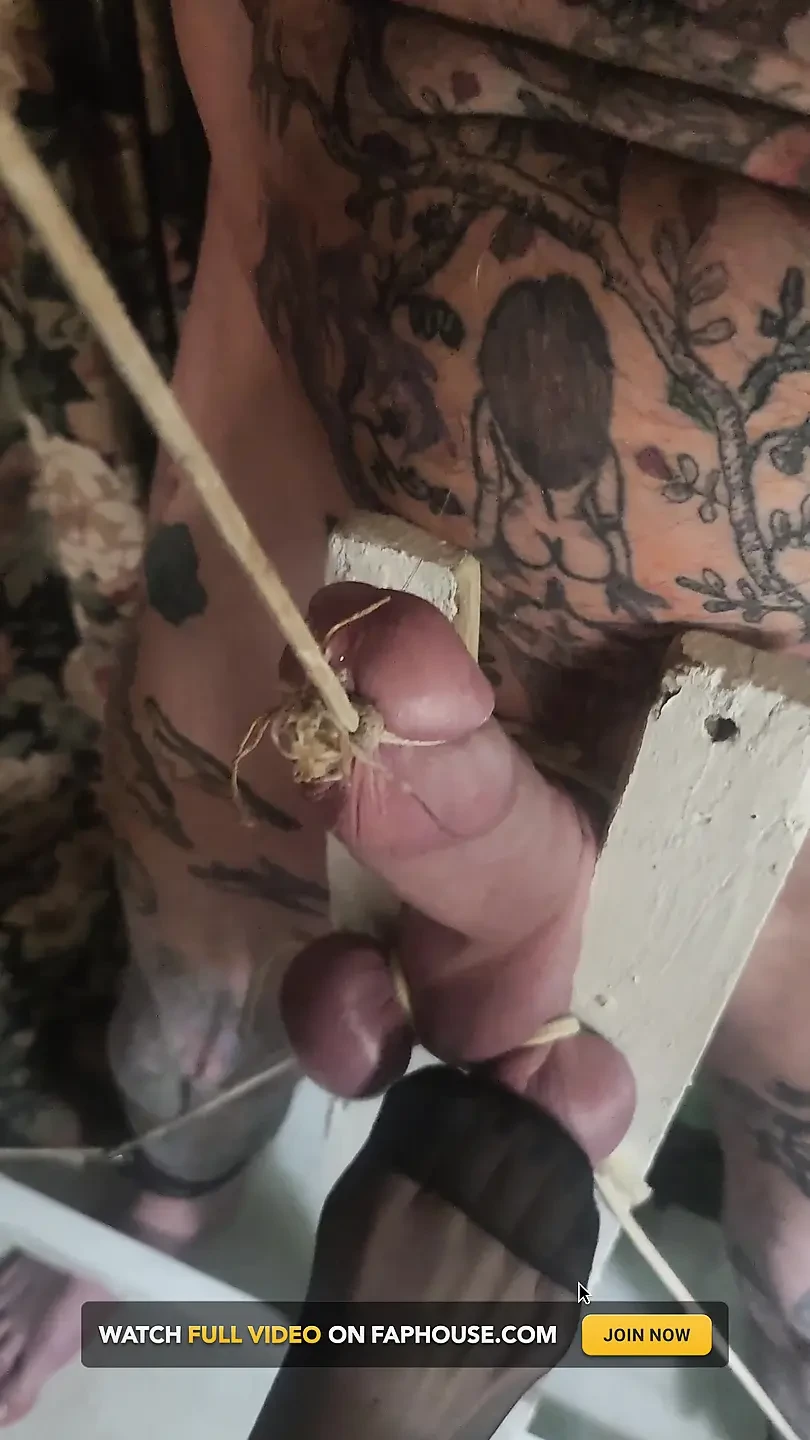 古德女孩不卫生地钉十字架睾丸摧残 第2部分