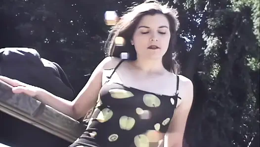 Экстра волосатая крошка 90-х показывает натуральную крошку