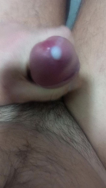 ああ、くそ...今夜に五発も射精...私は狂っていて汚い...私の精液を食べたい人はここに書いてください。