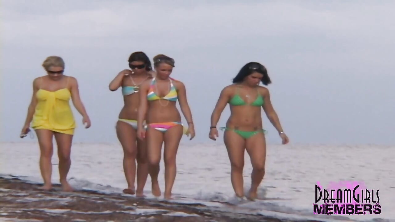 All Natural College Hotties Take Their Bikinis off
