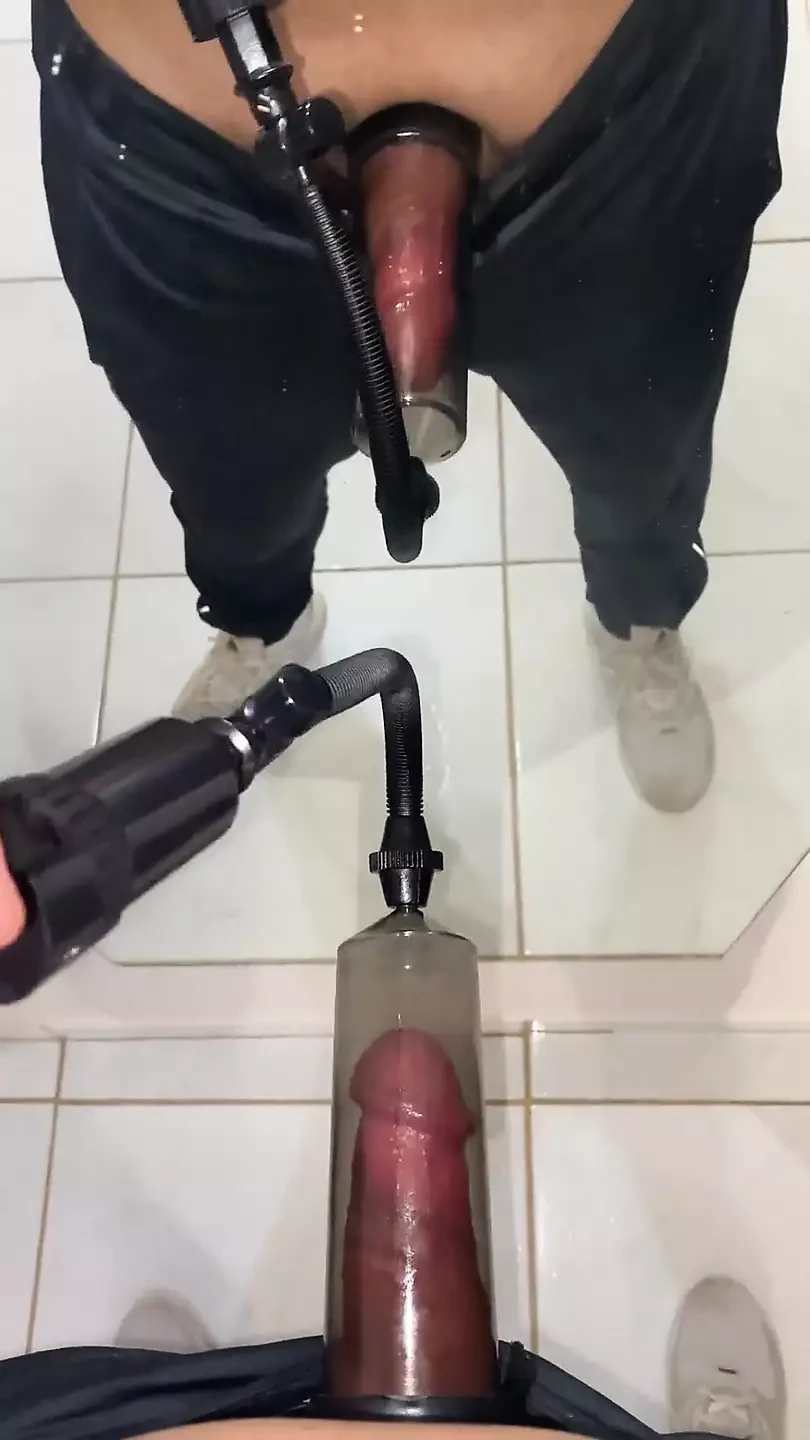 阴茎泵留下一个大厚鸡巴