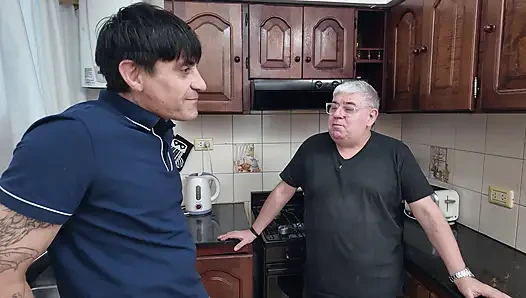 Ortağımın eşcinsel olduğunu sanıyordum ama parayı almaya gittiğimde kurye kız o