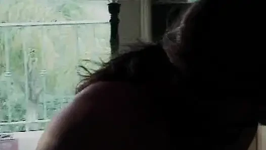 Büyük memeli sarışın romantik yatak odasında sikiliyor