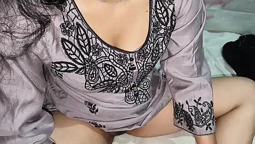 Desi India 18 tahun saudara tiri seksi yang lucu, pertama kali bercinta dengan saudara tirinya.