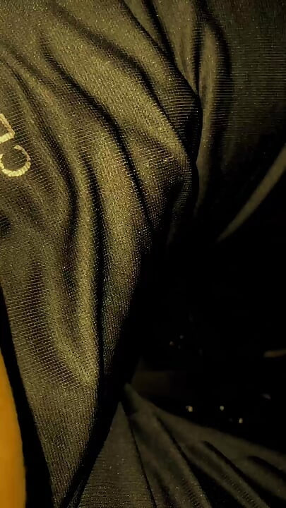 Linus und Lucy beim fahren mit einer beule zuhören