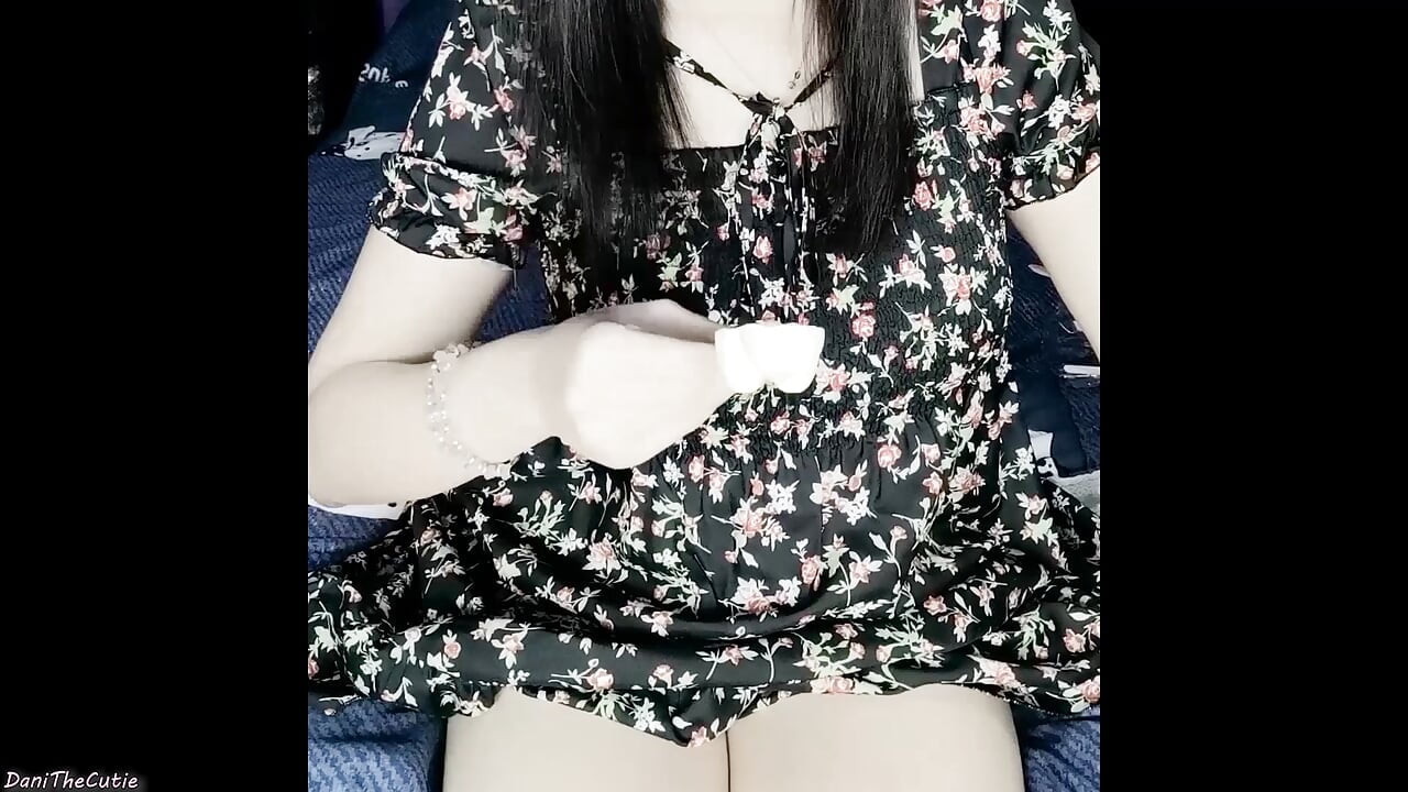 Lijepa tgirl DaniTheCutie postaje kurva s zabavnim slatkišima