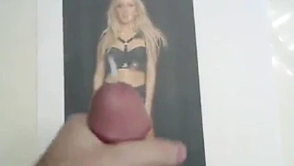 Cum üzerinde ellie goudling