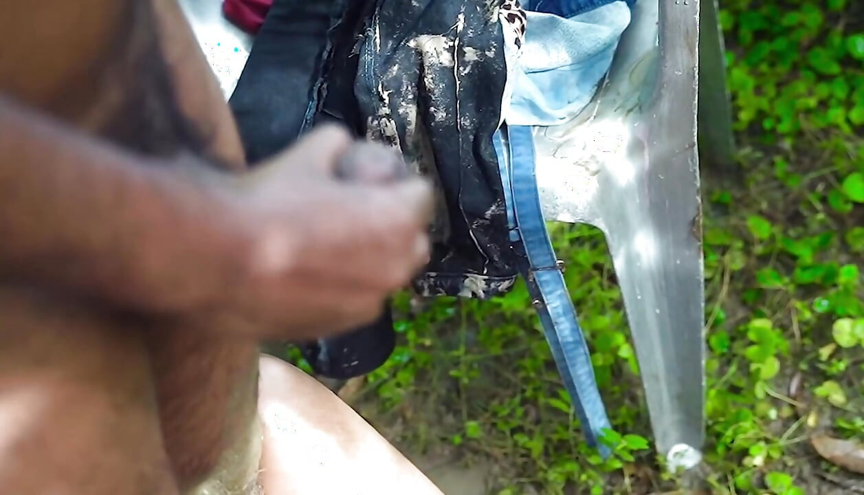 Przyrodni brat dał prezent przyrodniej siostrze, a potem ścisnął jej cycki i wyruchał