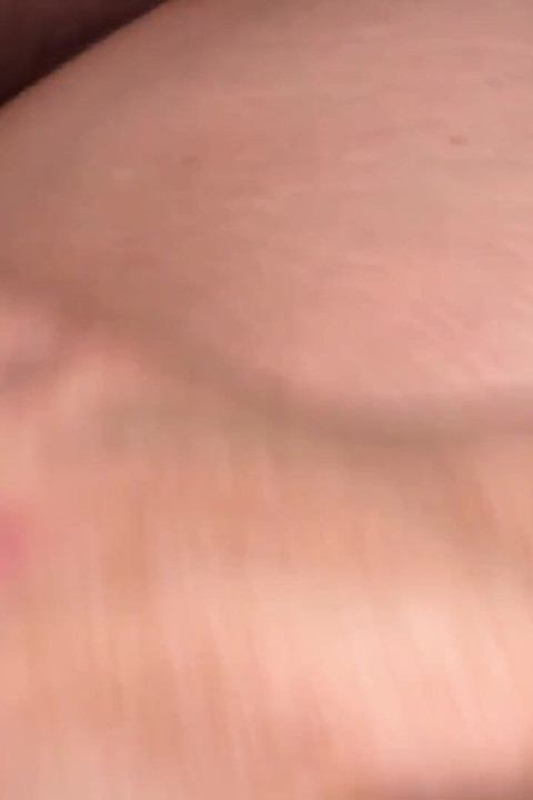 Bonemaiden mengambil tiang cantik lelakinya dalam pantat ketatnya untuk pai krim dubur yang bagus