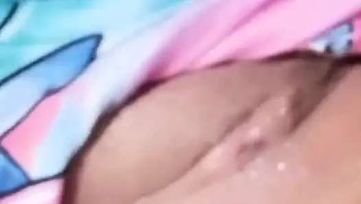 Memek sempit ibu tiri ini dientot habis-habisan sama kontol besar ibu tirinya sendiri