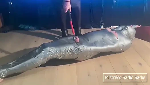 Aşağılama, çiğneme, elektro oyun ve diğer sapık oyunlarla dolu esaret filmi