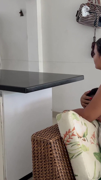 SOȚUL ÎNCORNORAT ÎȘI URMĂREȘTE SOȚIA FUTÂNDU-I CEL MAI BUN PRIETEN | Clipul 1