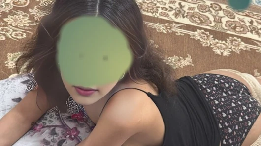 Memek becek dan crot di dalam memek aduhai tante seksi india dientot habis-habisan sama kontol besar pria ini