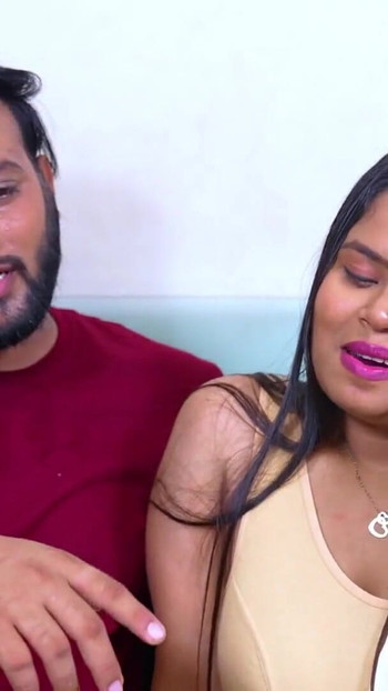Detik tidak dapat dilupakan dari "Buah dada bhabhi desi India yang paling cantik ditekan dan dikongkek dalam gaya desi di hotel"