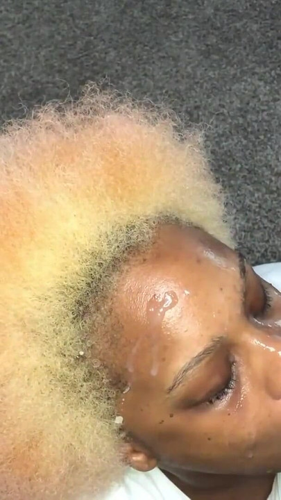 Nezapomenutelný okamžik z "Bubble Gum Blowjob Facial"