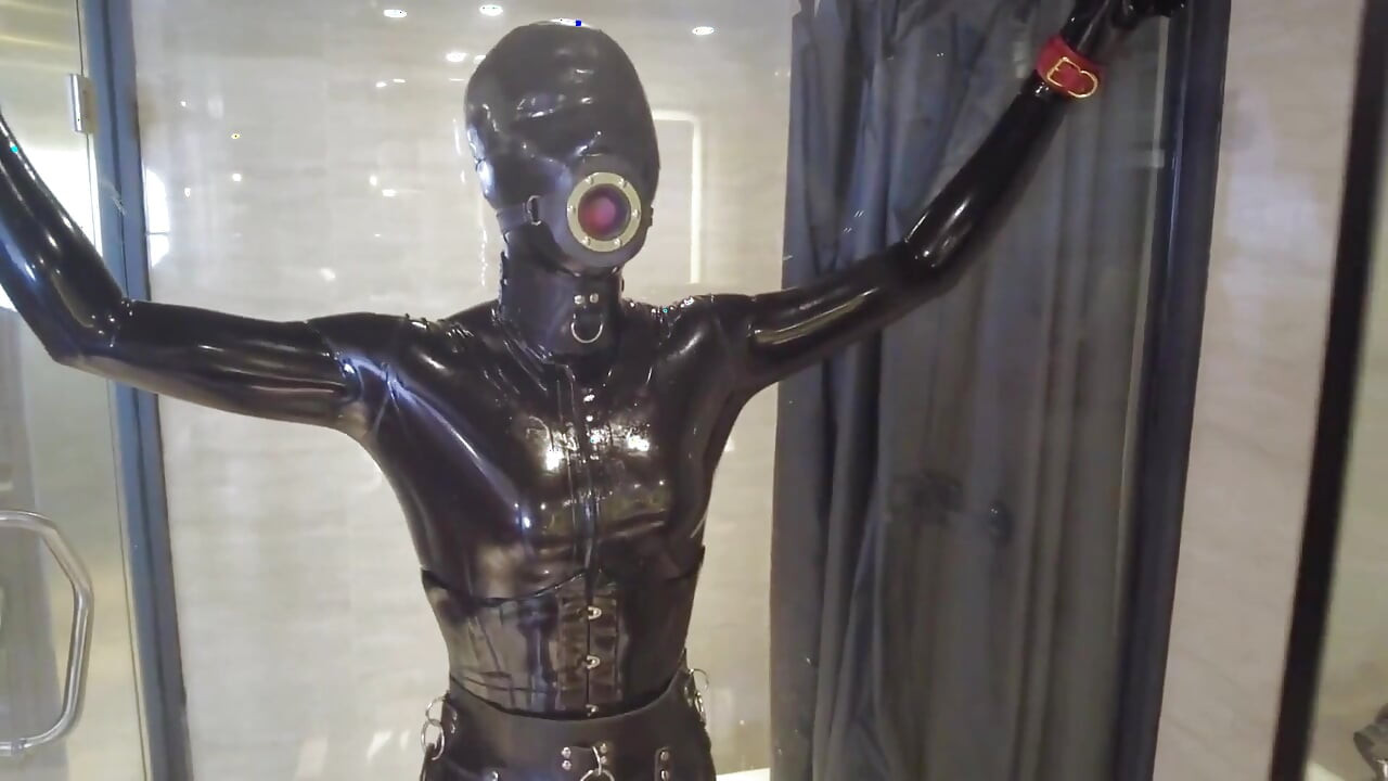 Mz20 - the Girl in Latex Clothing Locked in a Glass Room