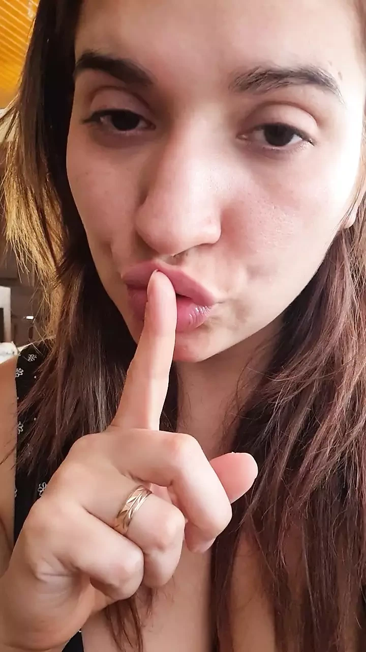 妈妈在沉默中抽搐