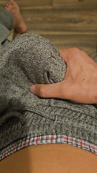 โดนเย็ดจัดหนักในกางเกงขาสั้นของกูต้องขย่มตัวเอง